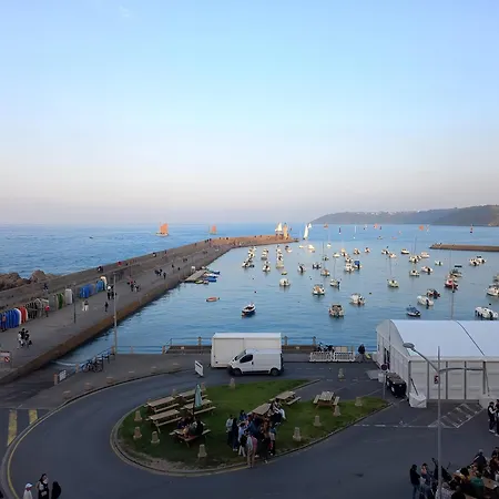 Les Falaises, En Plein Coeur De
